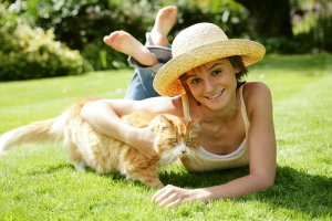 lady with her cat